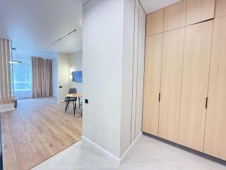 В центре города рядом с Мегой - 8