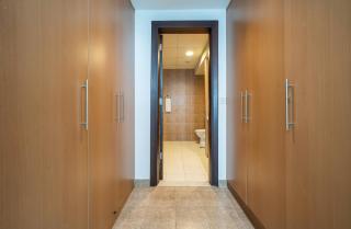 Luxury 1BR with Pool, Gym Canal & Burj Khalifa view - 1