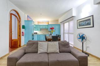 Bennys Seaside Escape Sliema - 8