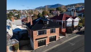 Luxe Apartment in West Hobart - - 2