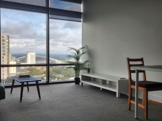 Luxury High-Floor Apartment - Stunning Views - 3