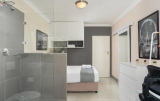 Stylish 3 Beds Apartment by awshost - 6