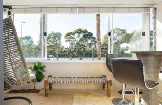 Stylish 3 Beds Apartment by awshost - 4