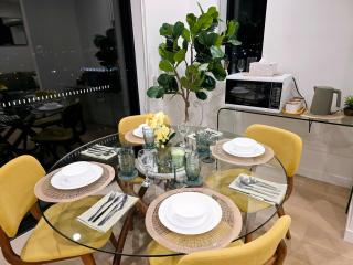 Premium CBD Stay-Skyline Views-Free Parking - 3