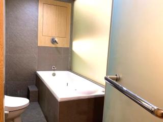 Non Smoking Cozy Ayodhya Tangerang by Alam Sutera - Close to Airport - Spacious Room - Jacuzzi and RainShower - 4