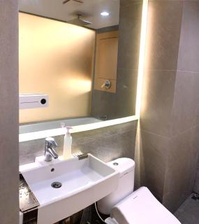Non Smoking Cozy Ayodhya Tangerang by Alam Sutera - Close to Airport - Spacious Room - Jacuzzi and RainShower - 3