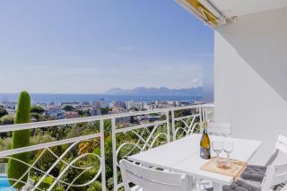 Upscale 2-Br apartment swimming pool sea view - 9