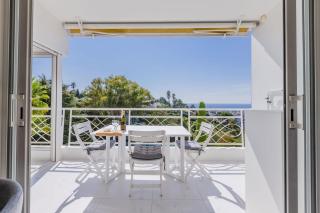 Upscale 2-Br apartment swimming pool sea view - 4