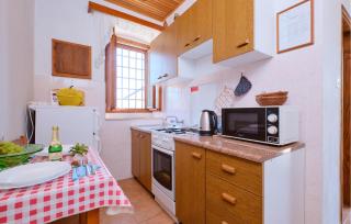 Nice Apartment In Stivan - 8