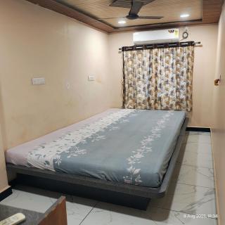 Hotel Shivnandani - 4