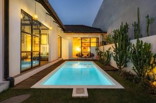 Designer Oasis with Private Pool in Central Canggu by The Rice Field - 9