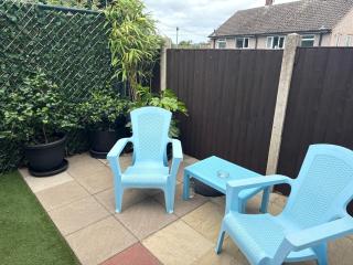 16 BENTLEY ROAD - Uttoxeter, ENTIRELY PRIVATE COSY ACCOMMODATION - Uttoxeter - 1