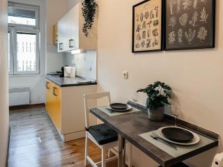Stylish Apartment in Heart of Žižkov Near Iconic Sites - Praga - 2