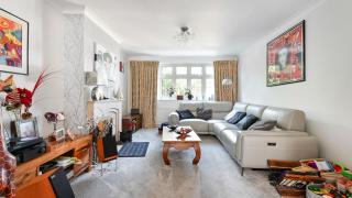 Stoneleigh Haven: 3BD Home with Garden & Comfort - 5