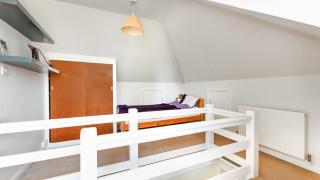 Stoneleigh Haven: 3BD Home with Garden & Comfort - 1