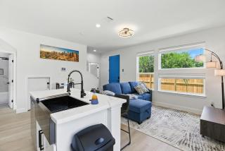 Houston Cozy Retreat - 3BR 3BA - Downtown Views Duplex - Houston - 1