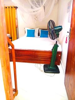 Ella Tunnel Corner Inn - 1