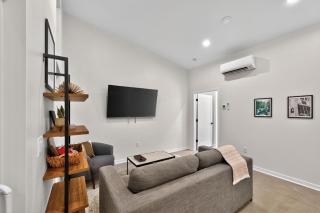 500 House - Unit A townhouse - - 1
