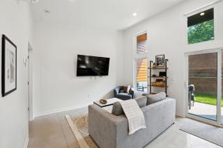 500 House - Unit C townhouse - - 1
