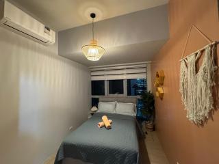 Glamorous 3BR Suite in Uptown BGC w/Bathtub - Manila - 7