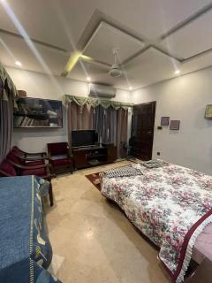 Deluxe room hosted by Qureshi - Lahore - 7