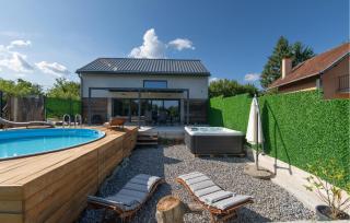 Beautiful Home In Vurot With Wifi - - 2