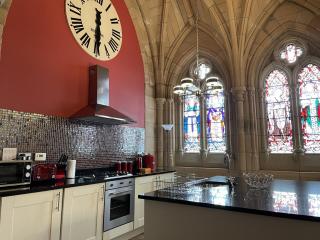 Romantic getaway at St Andrew's Chapel - 4