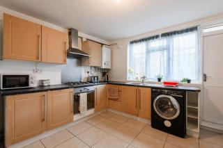 Four Bedroom House Near Tottenham Hotspur Stadium - 3