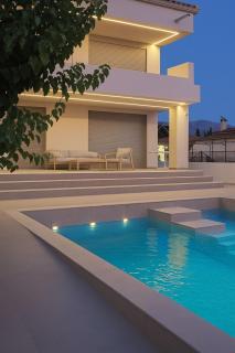 Cantouni Villa, Luxury 5BR Retreat with Pool & Jacuzzi Near Town by Villa Mana Gers - Zante - 4