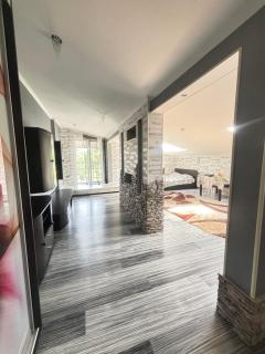 Stone City Apartment in Park Zone - Kamianets-Podilskyi - 4