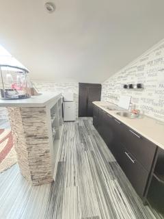 Stone City Apartment in Park Zone - Kamianets-Podilskyi - 8