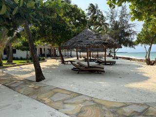 MANOLO Beach Resort - 3