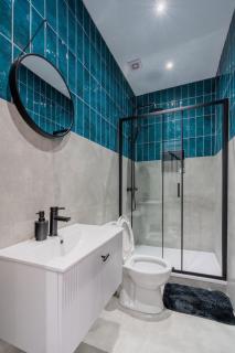 Eight Bed North London Modern Home for Big Groups and Contractors - 6