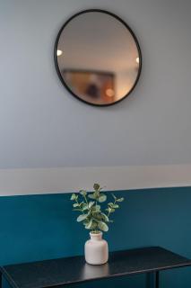 Eight Bed North London Modern Home for Big Groups and Contractors - 1