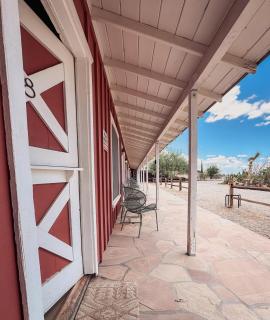 Room 8 - Downtown Joshua Tree Motel - Pet Friendly - Walk to Shops & Visitor Center, Minutes to Park Entrance - Joshua Tree - 1