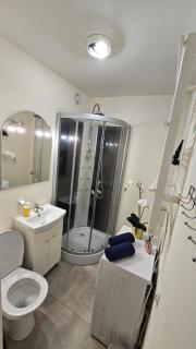 Batorego16 Yellow Studio - 1