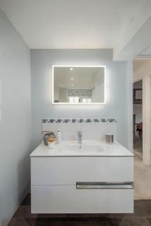 Stylish 2-bed 16th-century apartment in Petersfield town centre, - 2