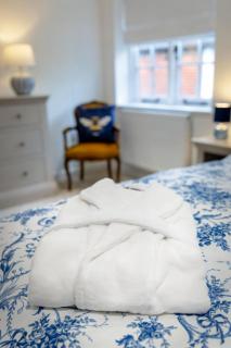 Stylish 2-bed 16th-century apartment in Petersfield town centre, - Petersfield - 1
