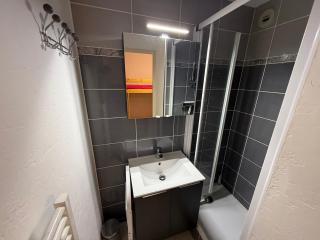 Studio cabine avec balcon et équipements pratiques - FR-1-557-54 - 1