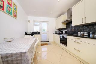 2BR Apartment near Heathrow Airport - 8
