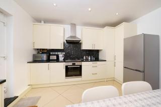 2BR Apartment near Heathrow Airport - 6