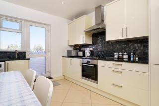 2BR Apartment near Heathrow Airport - 4