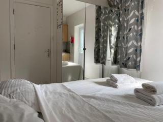 Cosy Studio room with your own Garden in a House - 2