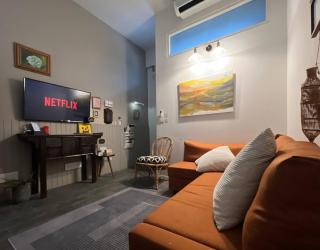 Non Inn The Post Spacious King Room with Sofa Bed and Living Area near Riverside and ICONSIAM - 1