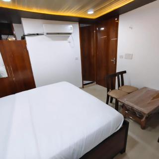 Hotel Yatra inn 51 - Noida - 1