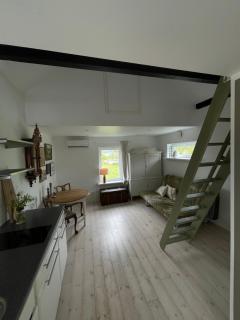 Station Bed and Kitchen Guesthouse - 1