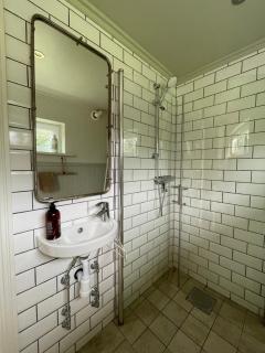 Station Bed and Kitchen Guesthouse - 3