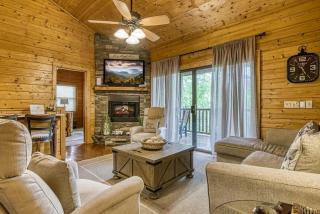 Hillbilly Hideaway cabin - 2