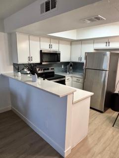 Mesa 1bedroom king size near Tempe & parks - 0