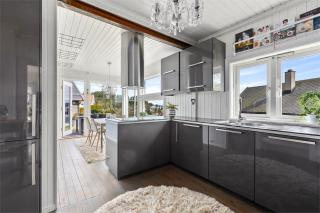 Charming Seaside Home with Fjord Views - Asker - 8